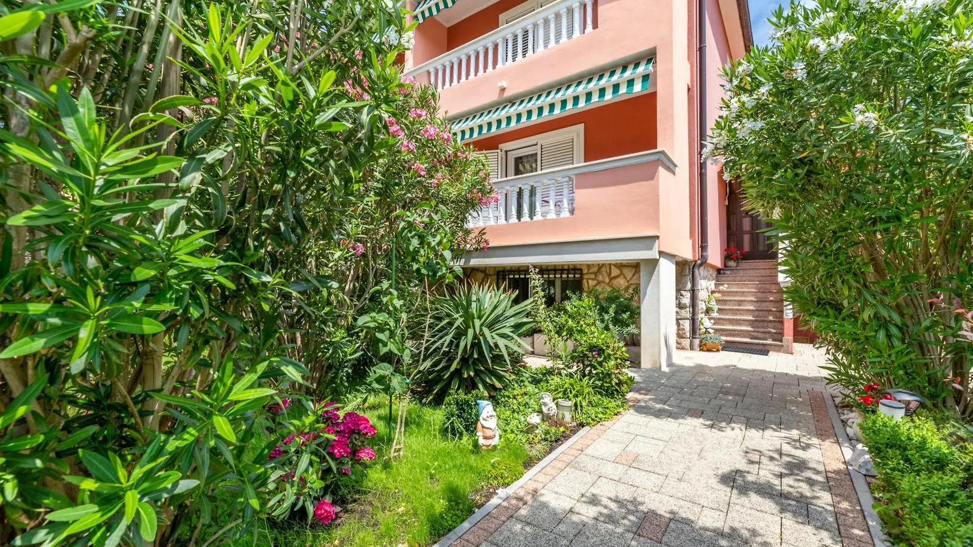 Apartments Nadica باشْكا