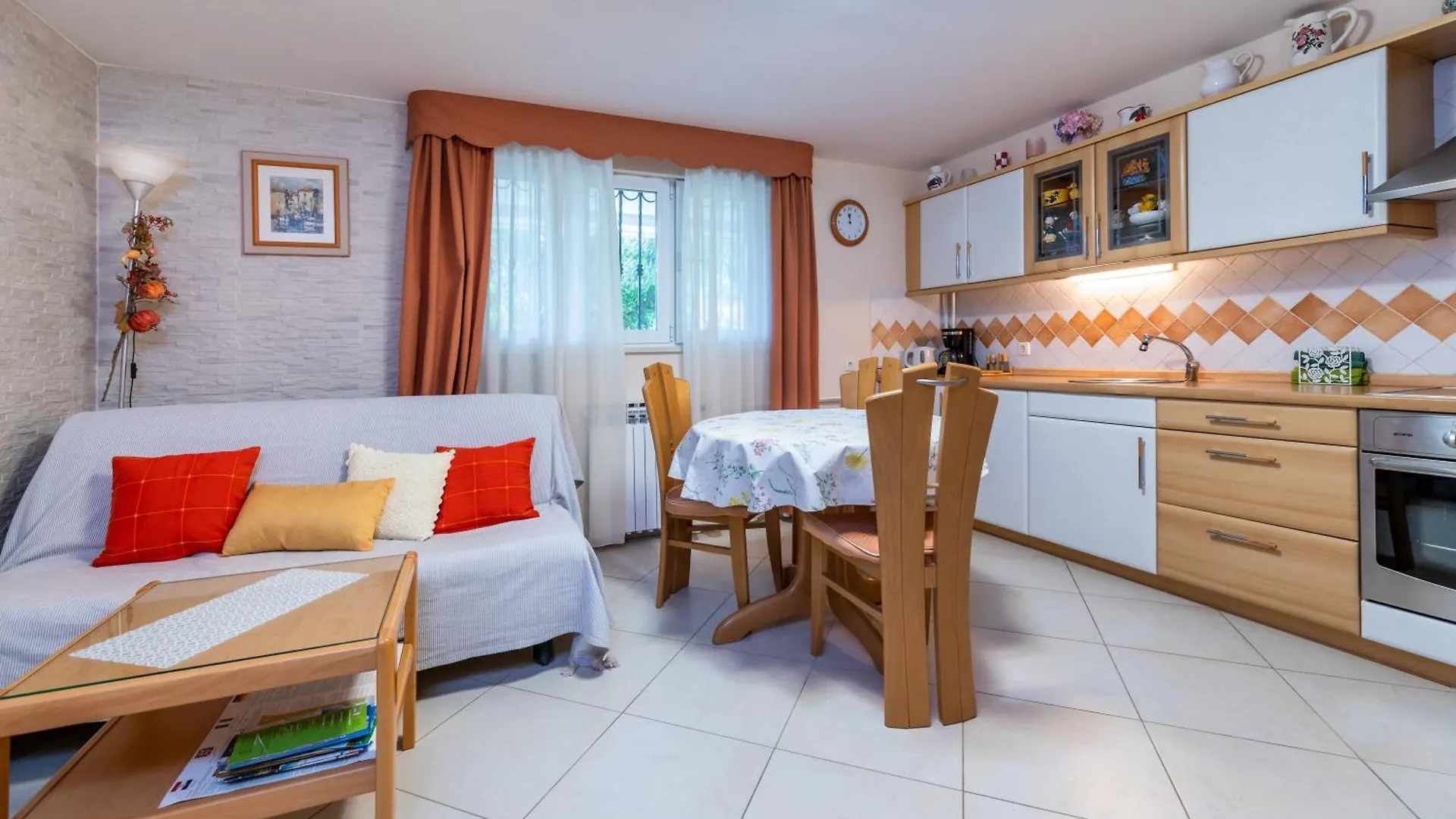 Apartments Nadica باشْكا