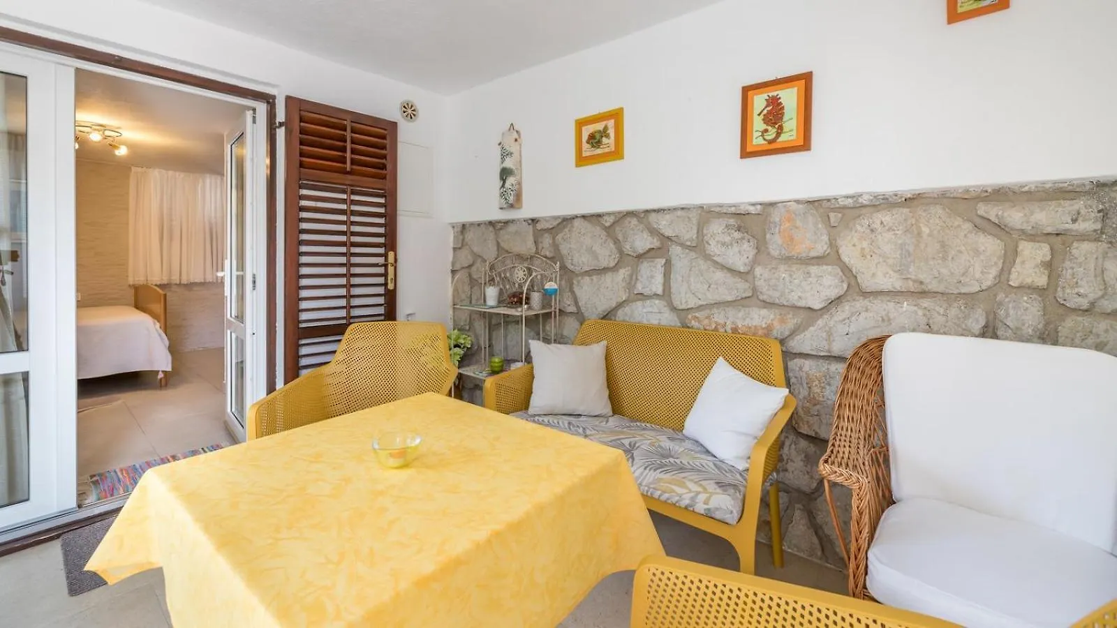 Apartments Nadica باشْكا 0*,