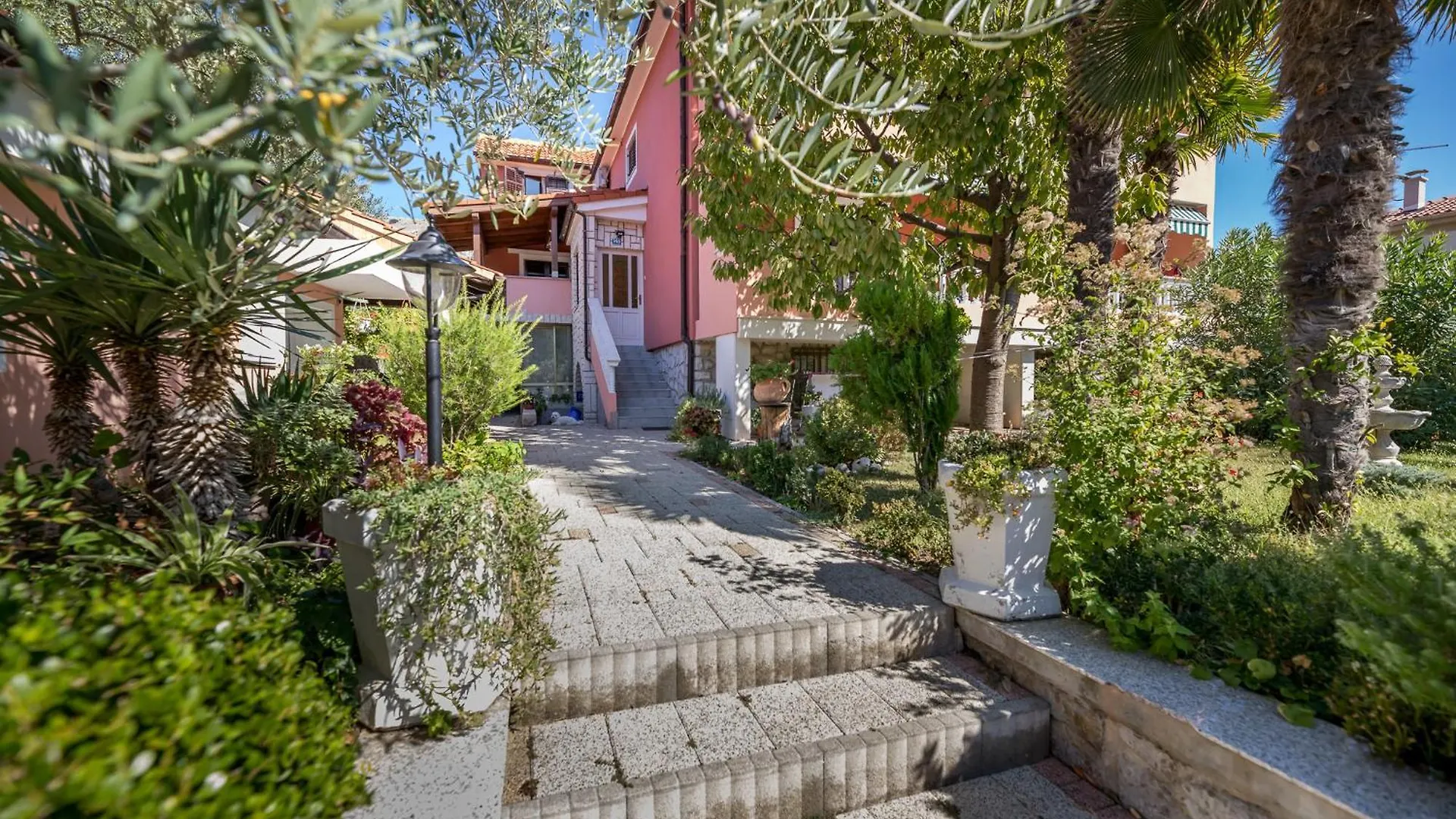 Apartments Nadica Baska